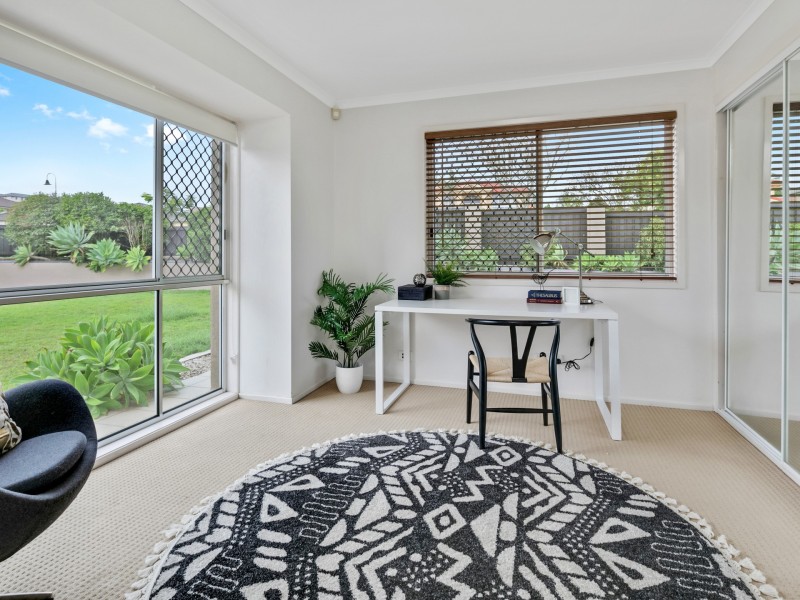 2 Windermere Crescent, Carindale QLD 4152