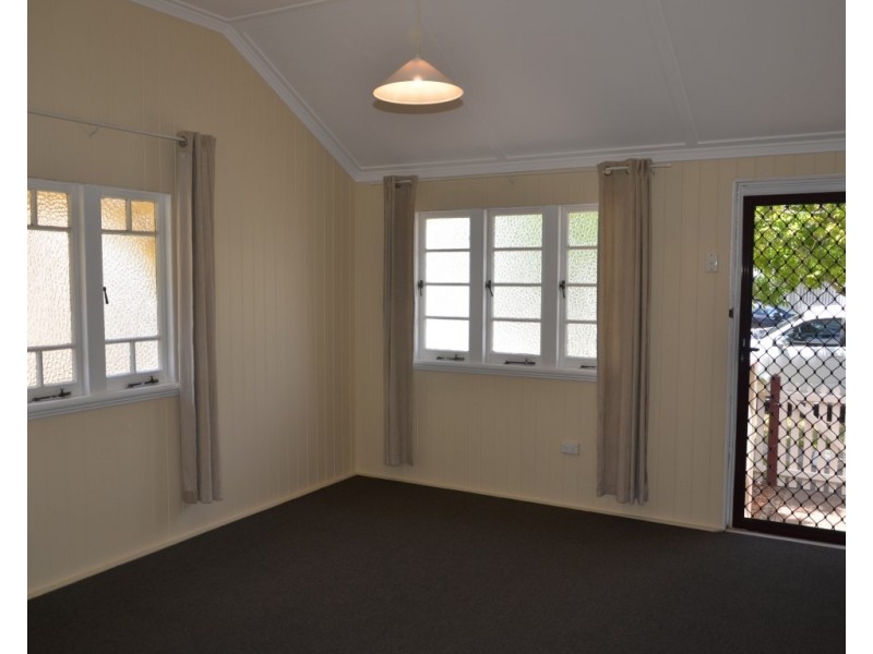 99 Pine Street, Wynnum QLD 4178