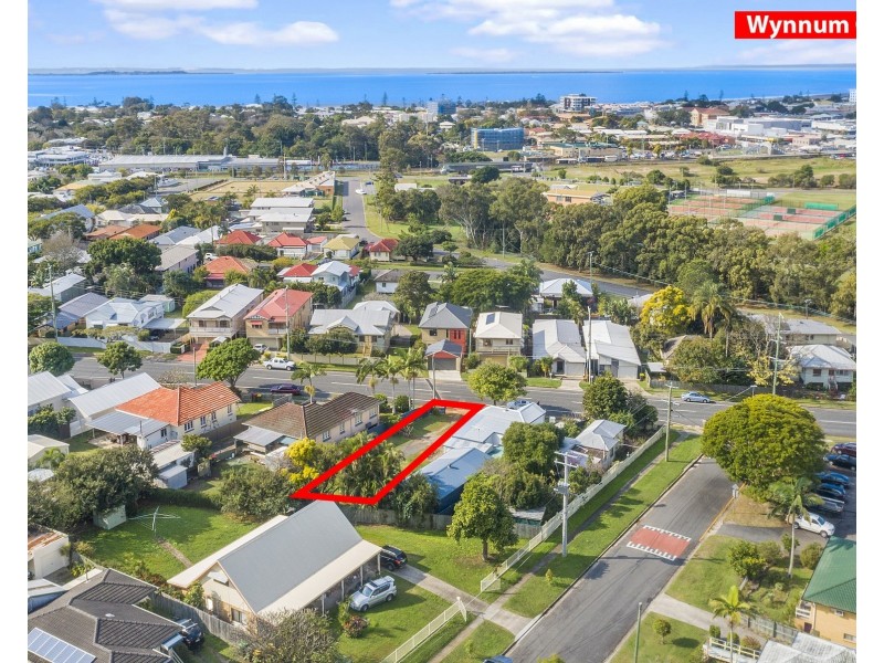 82 Stradbroke Avenue, Wynnum QLD 4178
