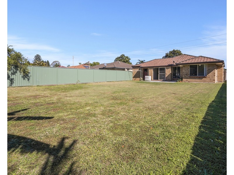 12 School Road, Wynnum West QLD 4178