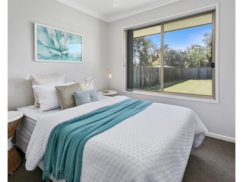 12 School Road, Wynnum West QLD 4178