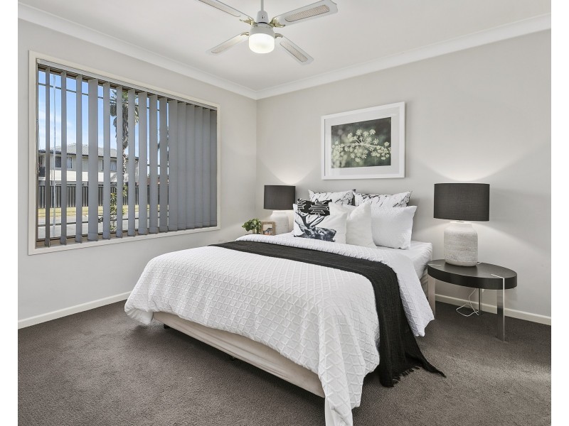 12 School Road, Wynnum West QLD 4178
