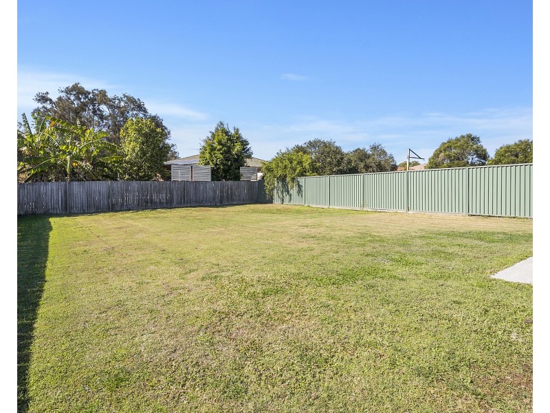 12 School Road, Wynnum West QLD 4178