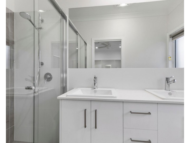 17 Wells Place, Wynnum West QLD 4178