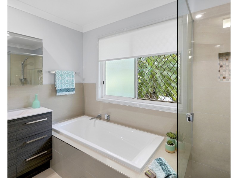 1 Coral Close, Manly West QLD 4179