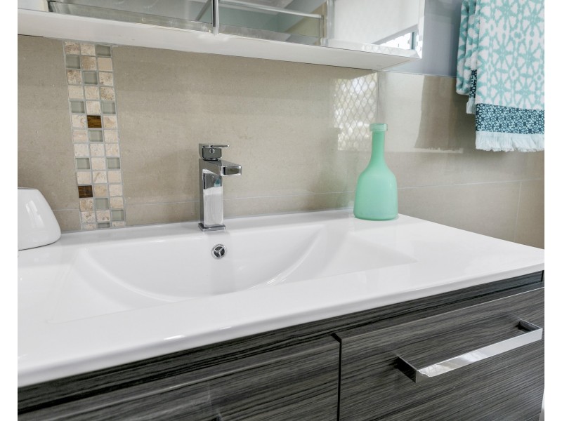 1 Coral Close, Manly West QLD 4179