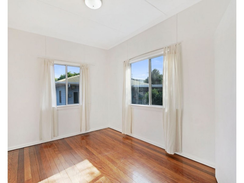 2304 Wynnum Road, Wynnum QLD 4178