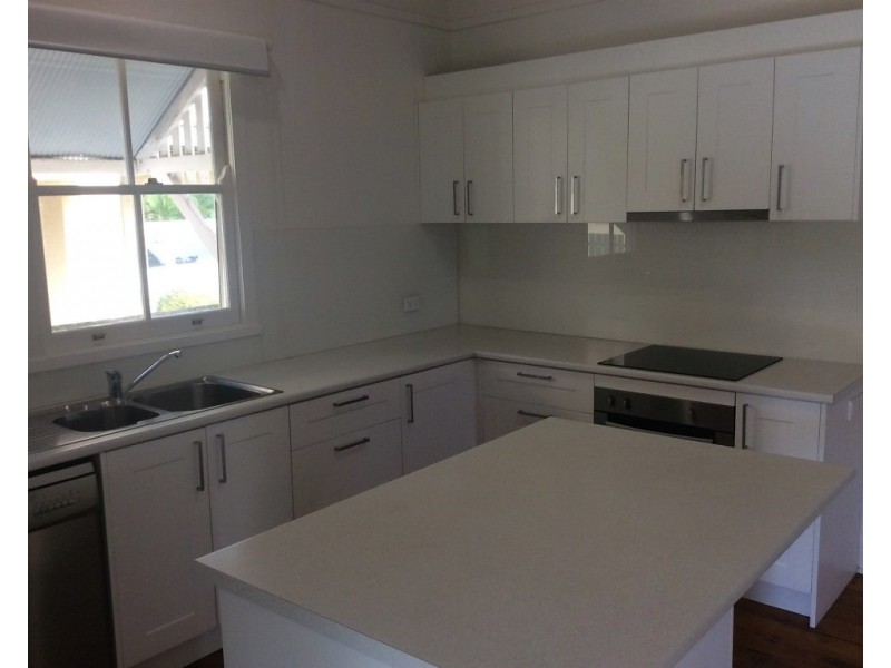 28  Alkoomie Street, Wynnum QLD 4178