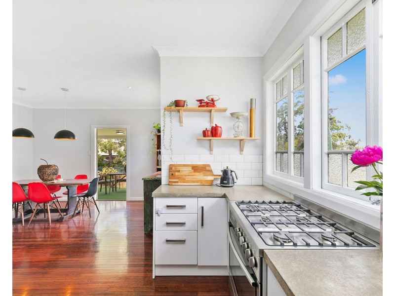 19 Sibley Road, Wynnum West QLD 4178