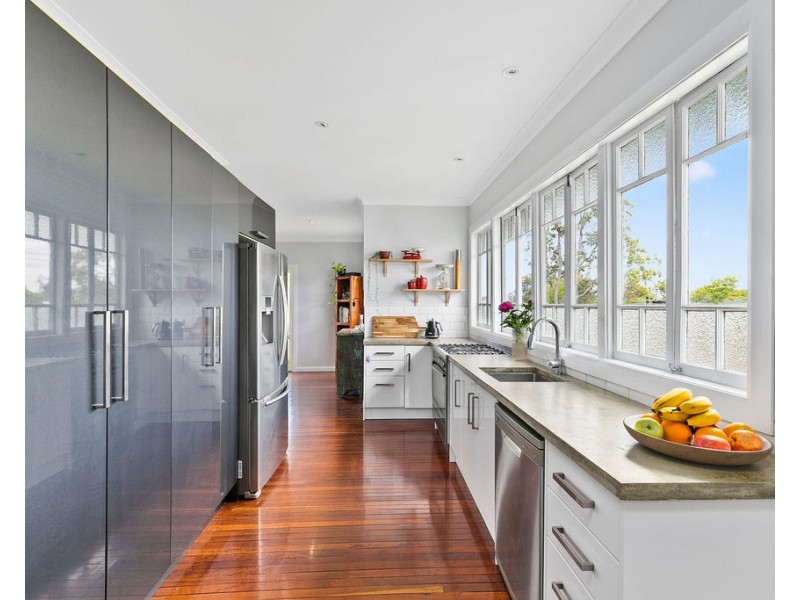 19 Sibley Road, Wynnum West QLD 4178