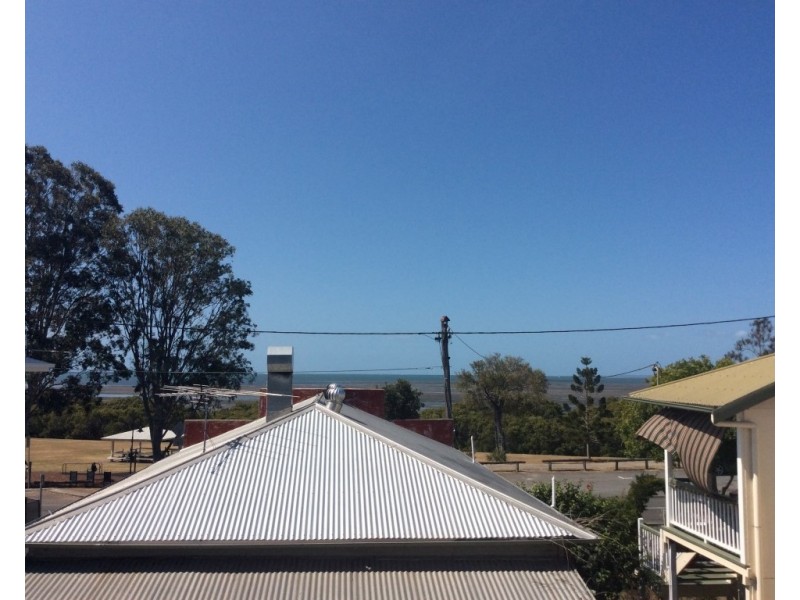 713 Esplanade, Lota QLD 4179