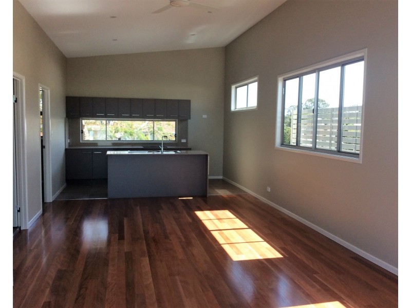 713 Esplanade, Lota QLD 4179
