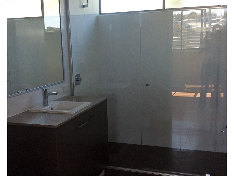 713 Esplanade, Lota QLD 4179