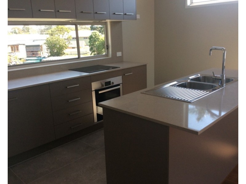 713 Esplanade, Lota QLD 4179