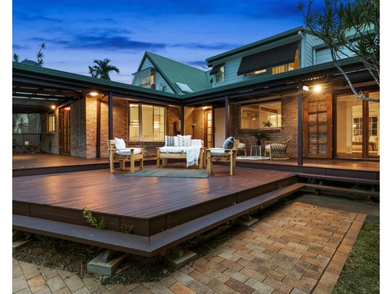 54 Duncan Street, Wynnum West QLD 4178