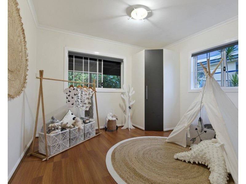 54 Duncan Street, Wynnum West QLD 4178