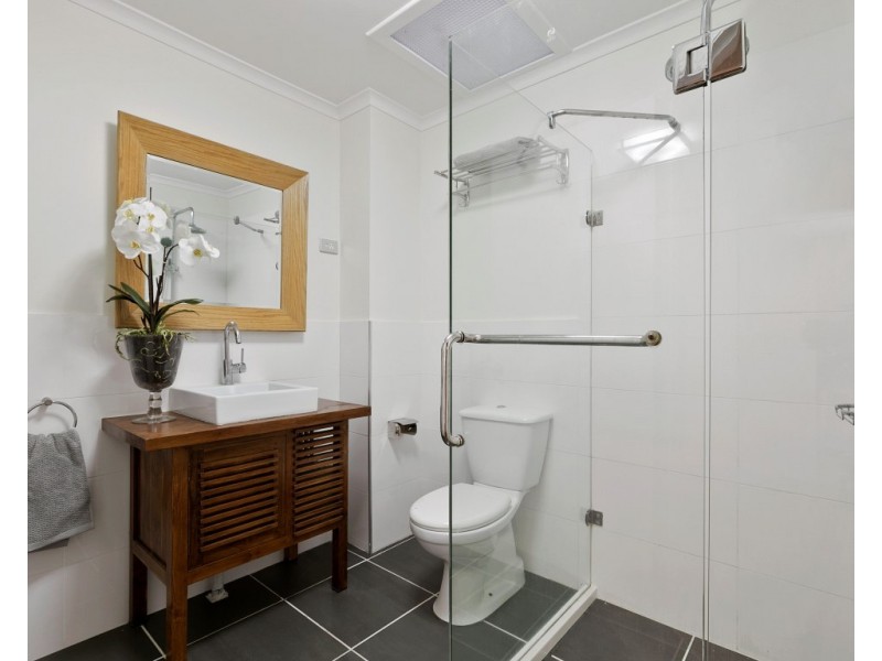 54 Duncan Street, Wynnum West QLD 4178