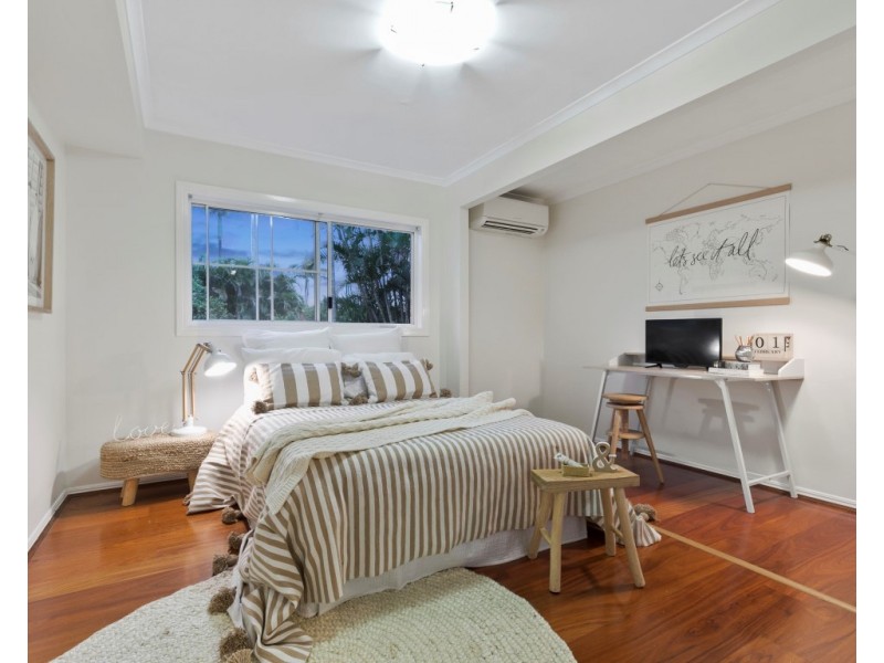 54 Duncan Street, Wynnum West QLD 4178