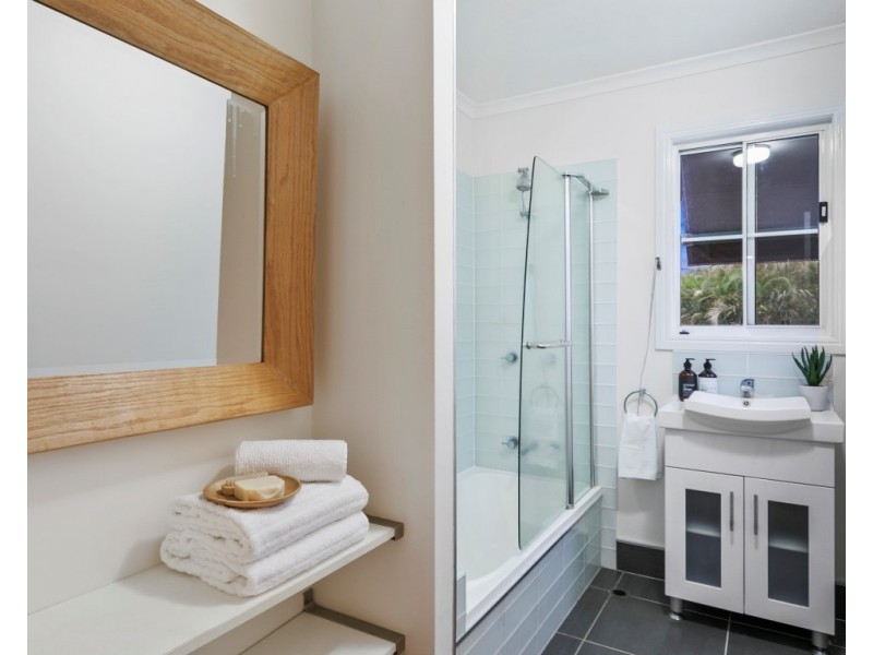 54 Duncan Street, Wynnum West QLD 4178