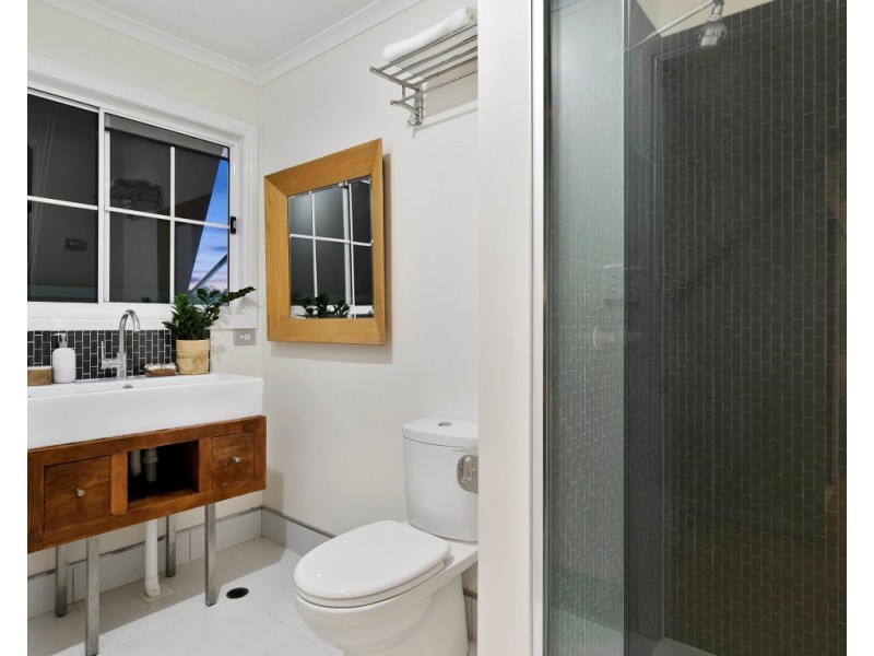 54 Duncan Street, Wynnum West QLD 4178