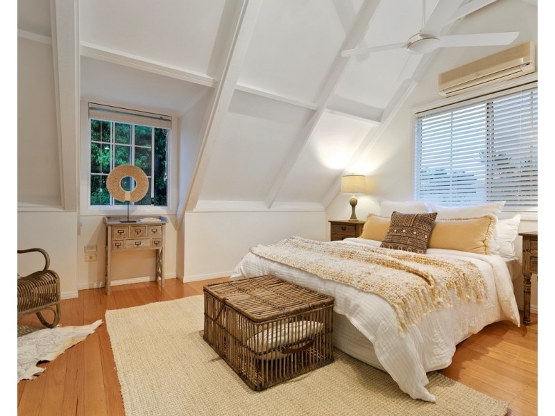 54 Duncan Street, Wynnum West QLD 4178