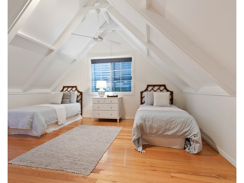 54 Duncan Street, Wynnum West QLD 4178