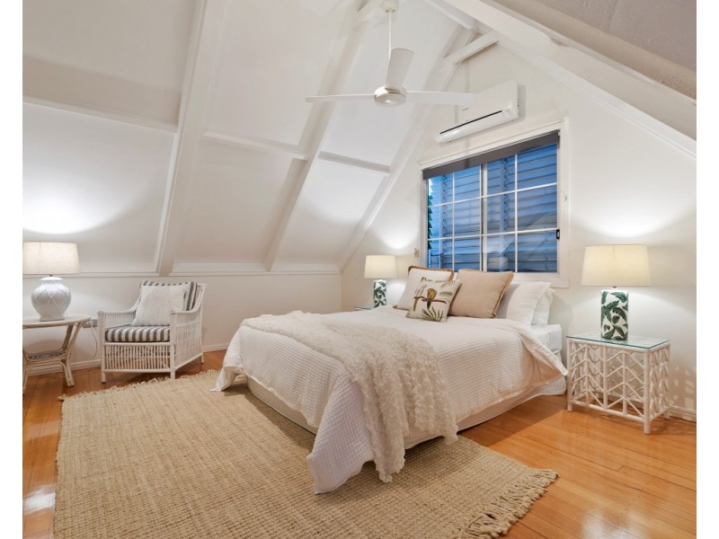 54 Duncan Street, Wynnum West QLD 4178