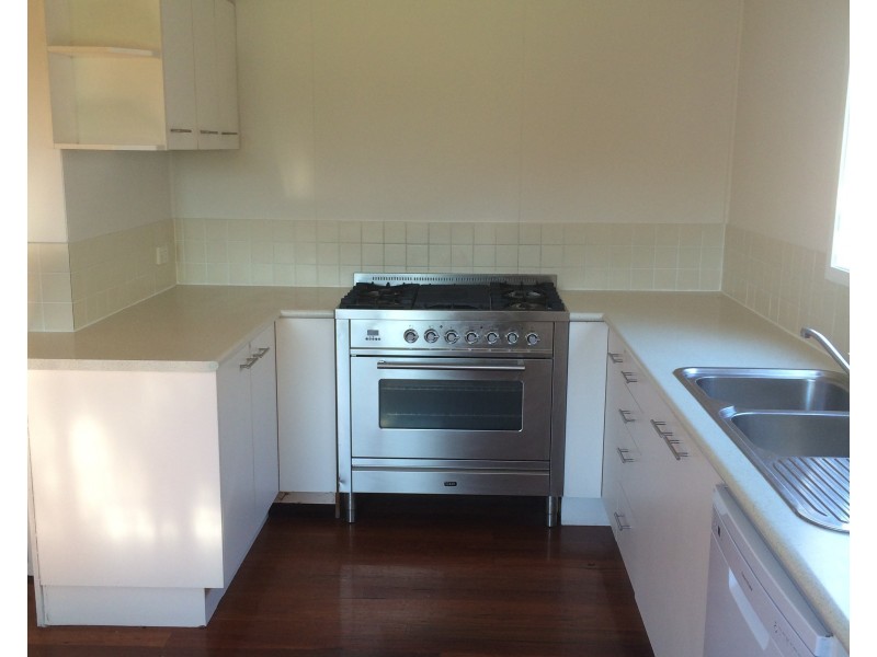 15 Glenora Street, Wynnum QLD 4178