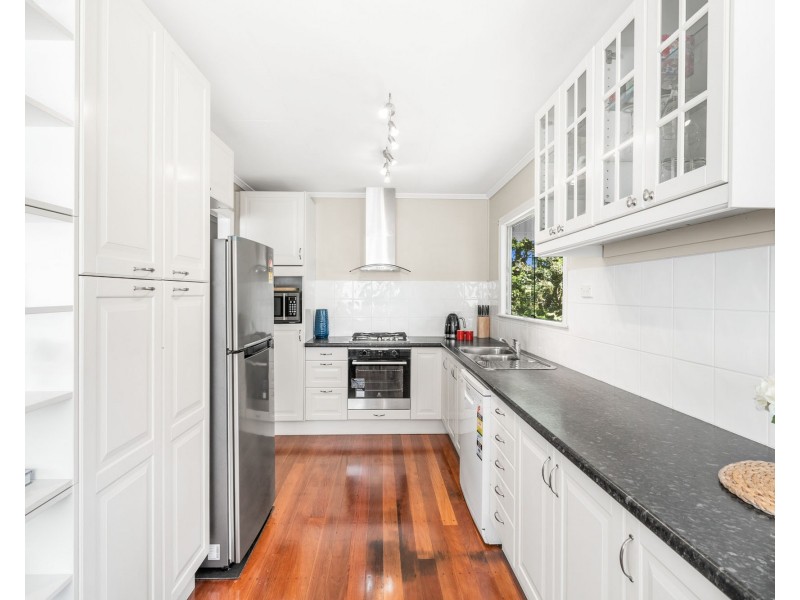 17 Heymer Street, Wynnum QLD 4178