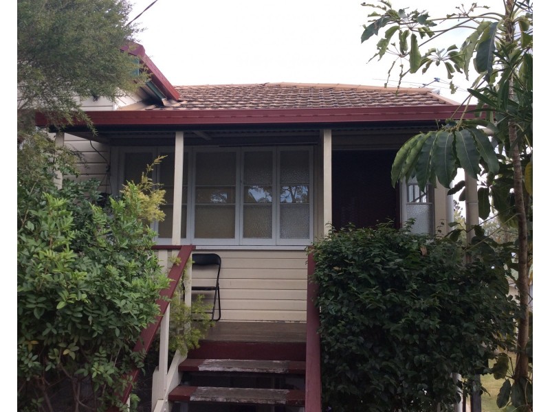 86 Gordon Parade, Manly QLD 4179