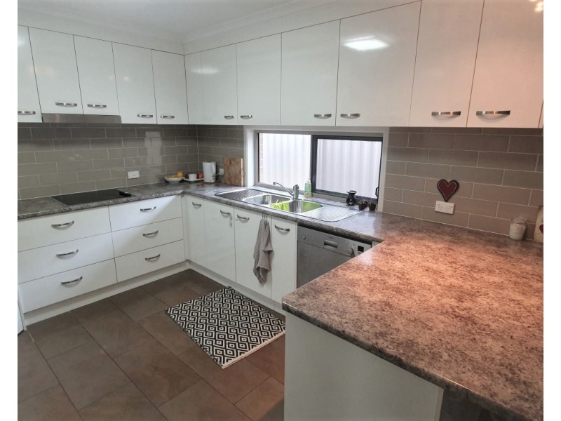 6 Wirra Circuit, Wynnum West QLD 4178
