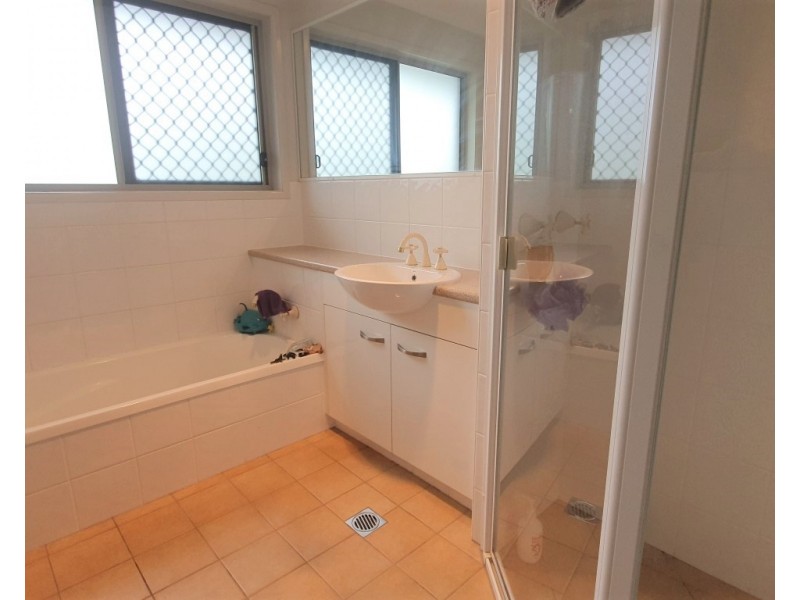 6 Wirra Circuit, Wynnum West QLD 4178