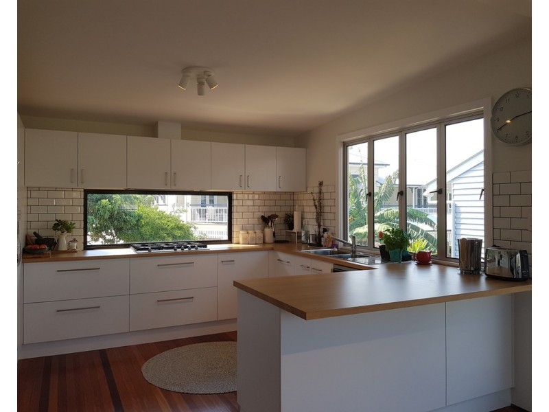 8  Wolsey Parade, Wynnum QLD 4178