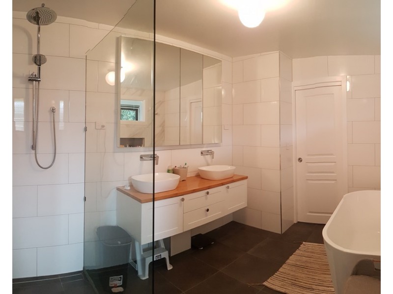 8  Wolsey Parade, Wynnum QLD 4178