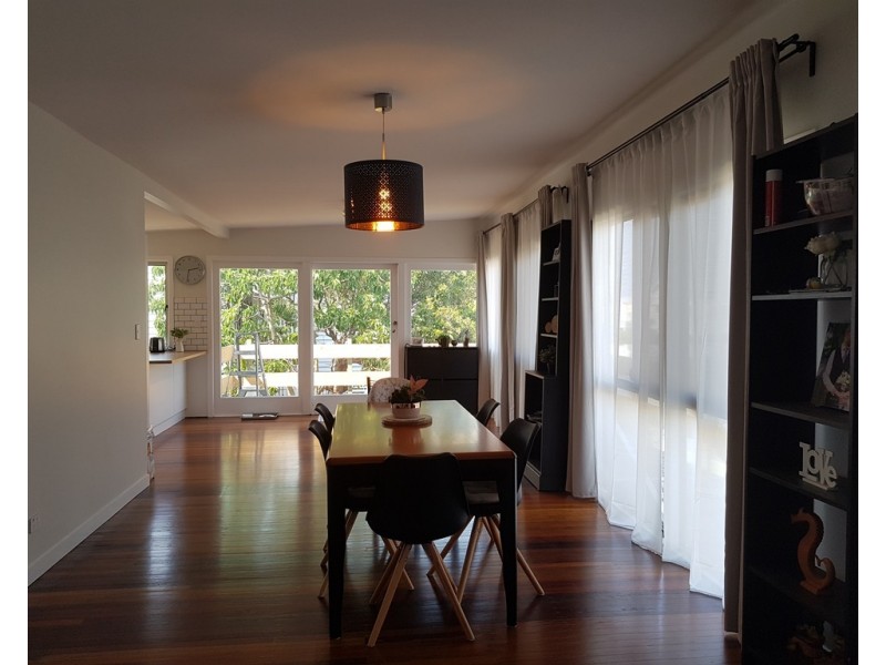 8  Wolsey Parade, Wynnum QLD 4178