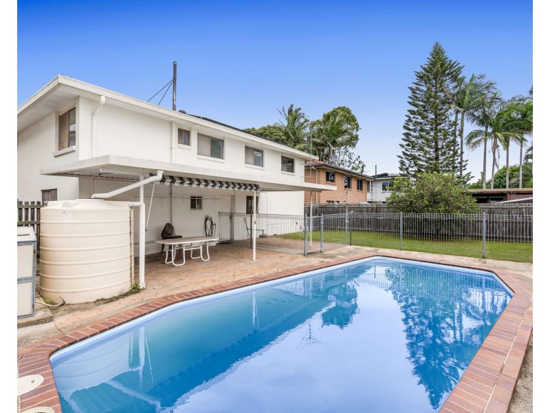 11 Greggor Street, Wynnum West QLD 4178
