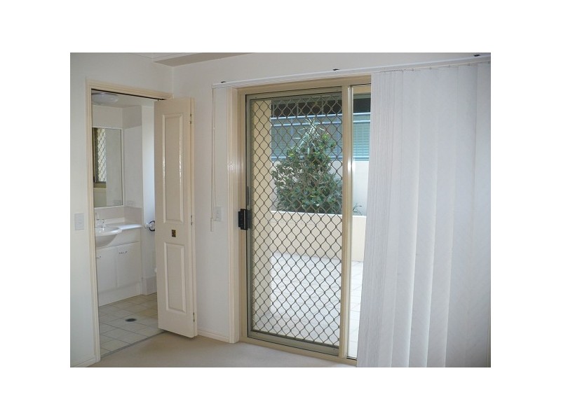 1/40-42 Dutton St, Coolangatta QLD 4225