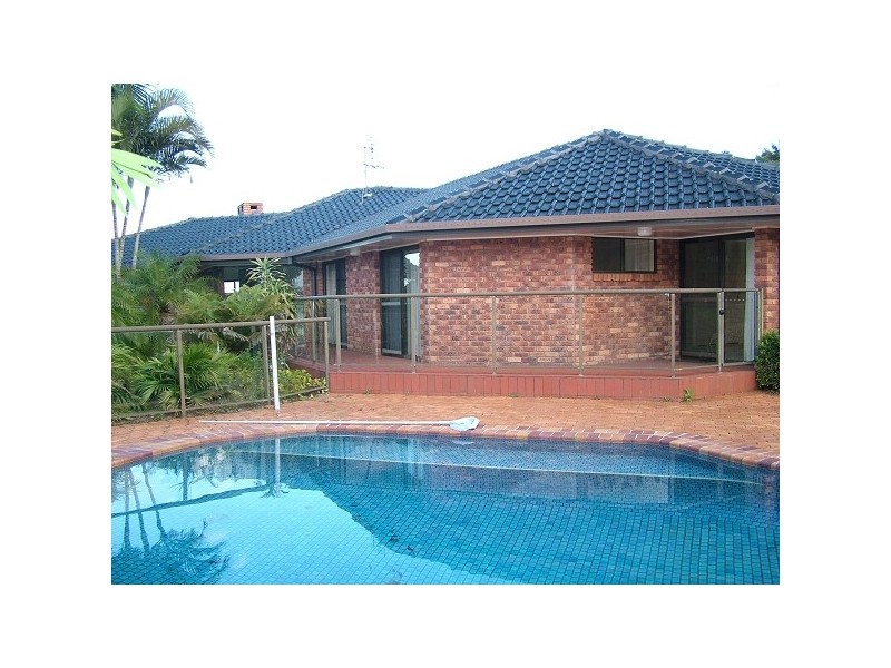8 The Parapet, Banora Point NSW 2486