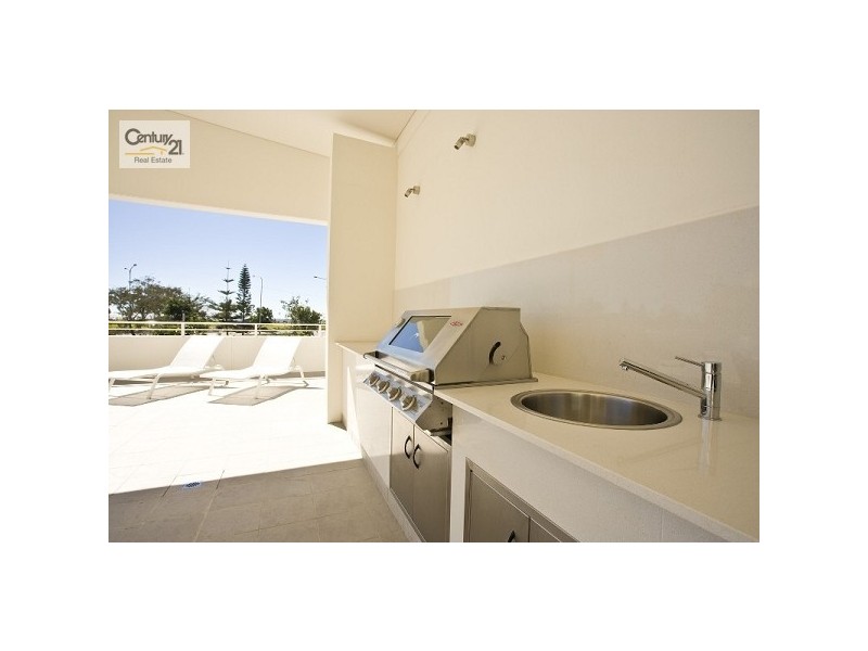 2 Creek Street, Kirra QLD 4225