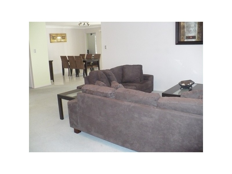 2/2 Troon Court, Banora Point NSW 2486