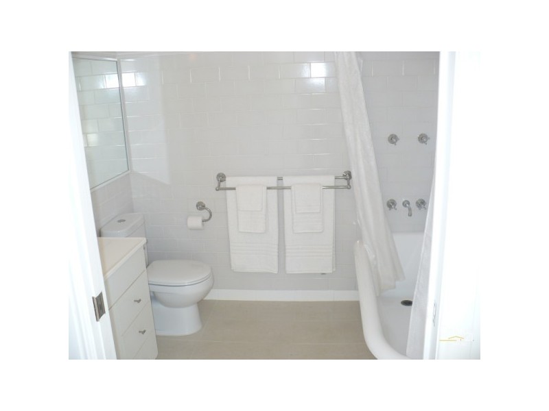 4 Ward Street, Coolangatta QLD 4225