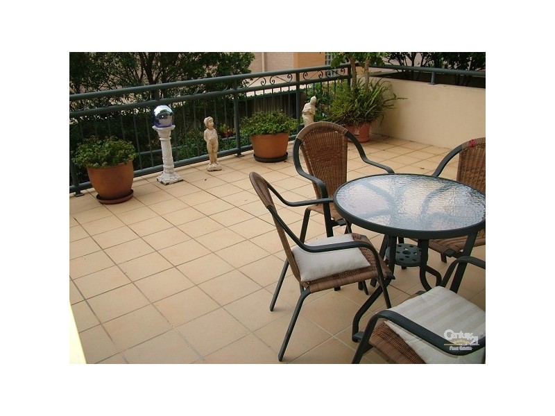 2/40 Dutton Street, Coolangatta QLD 4225