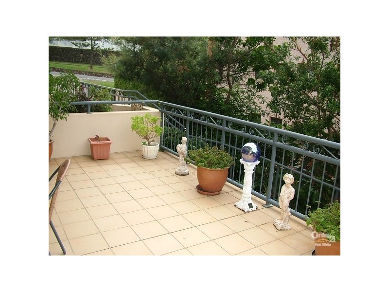 2/40 Dutton Street, Coolangatta QLD 4225