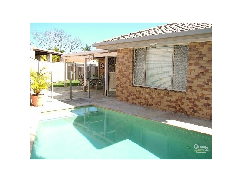 2/2 Troon Court, Banora Point NSW 2486