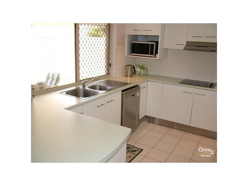 2/2 Troon Court, Banora Point NSW 2486