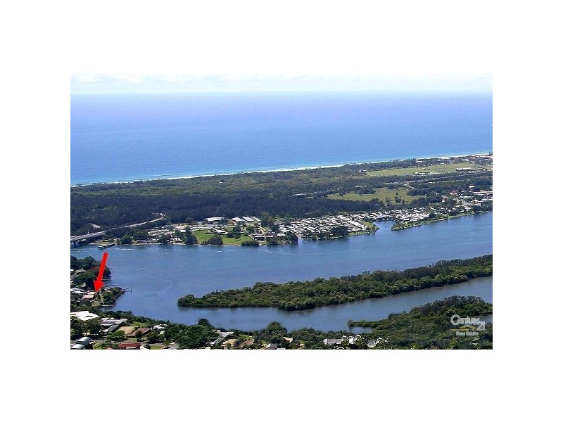 6 Barellan Dr, Banora Point NSW 2486