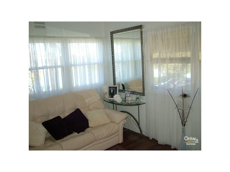 6 Barellan Dr, Banora Point NSW 2486