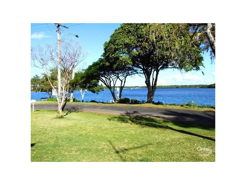 6 Barellan Dr, Banora Point NSW 2486
