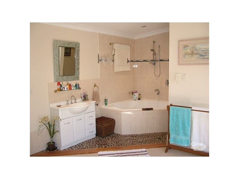 17 Binya Avenue, Kirra QLD 4225