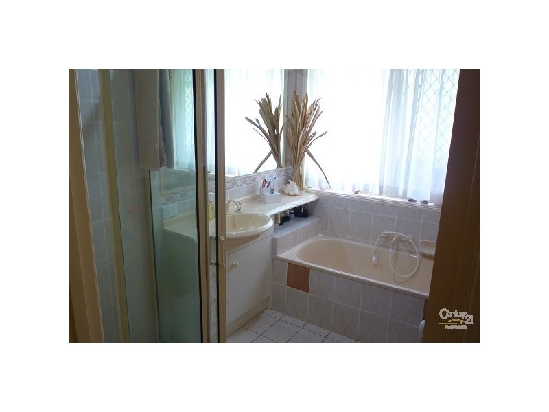 17 Stonehaven Way, Banora Point NSW 2486